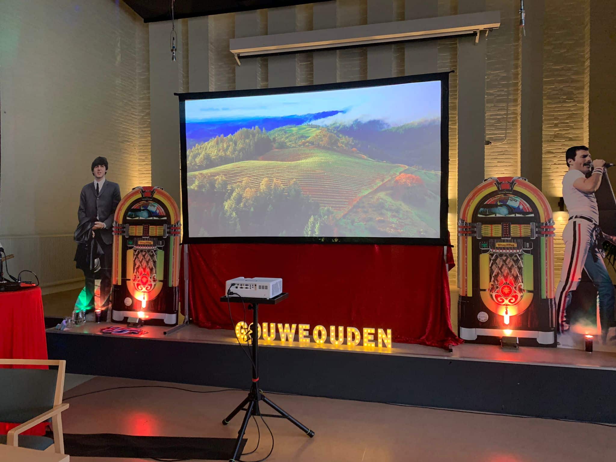 Muziekquiz voor personeel van een verzorgingshuis, klaar om te beginnen